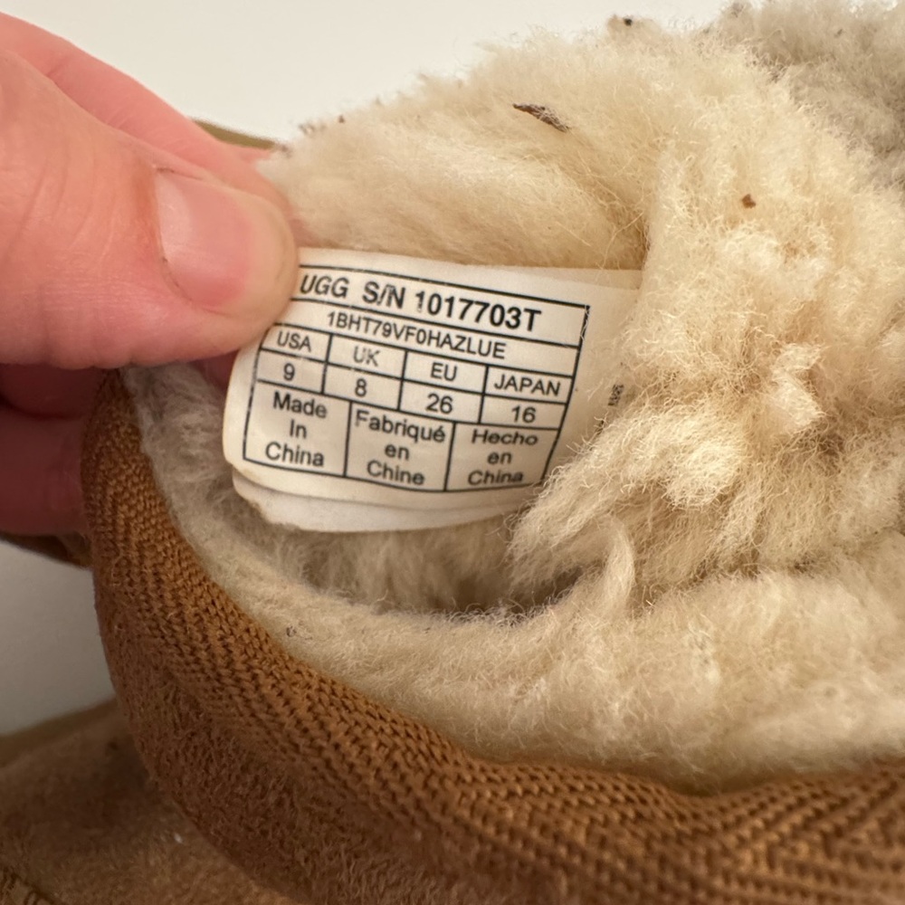 Toddler Ugg Boots - size 9 - Picture 8 of 10